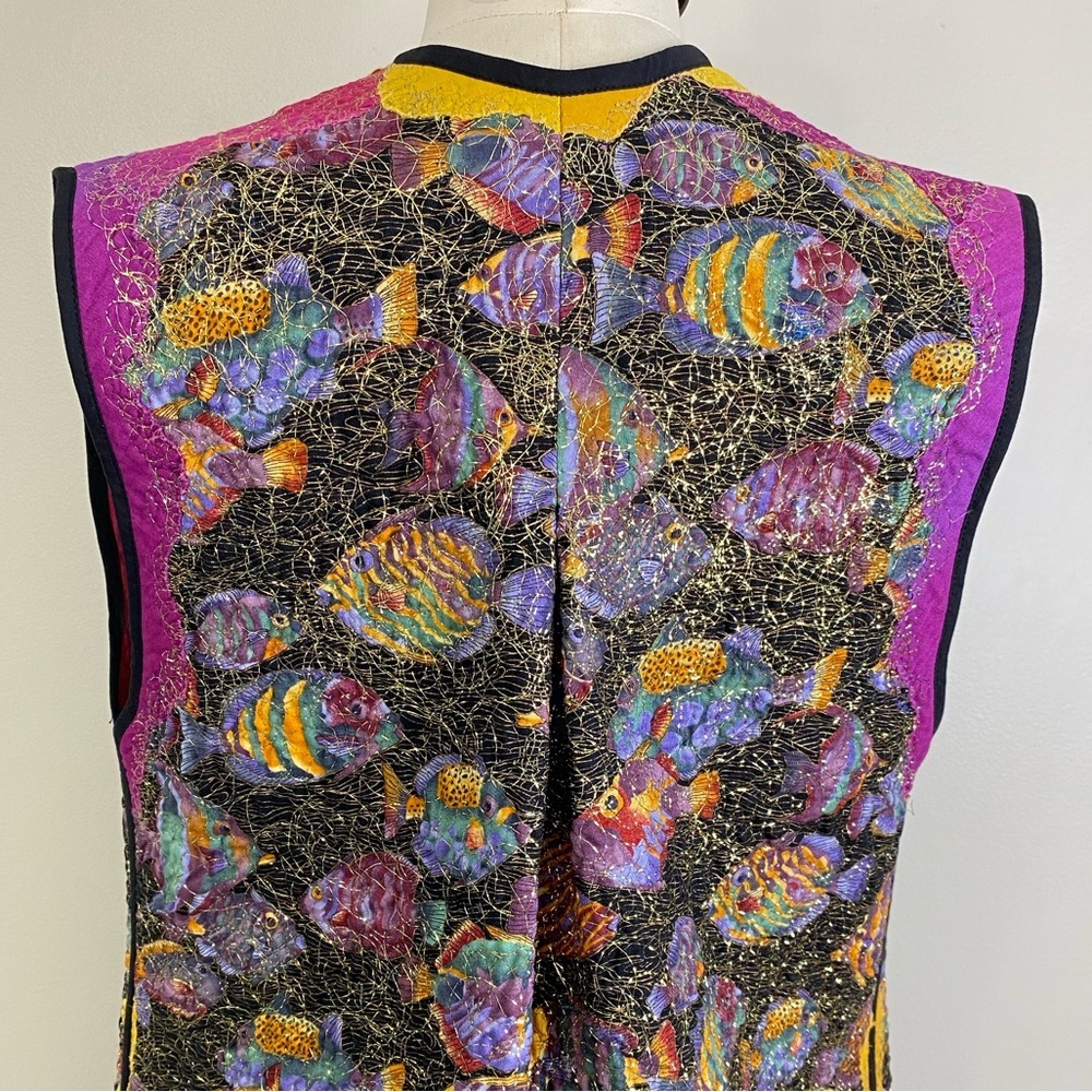 LUXURIOUS QUILTED FISH DRESS VEST WITH GOLD METALLIC EMBROIDERED THREADS🐠 - Picture 6 of 14
